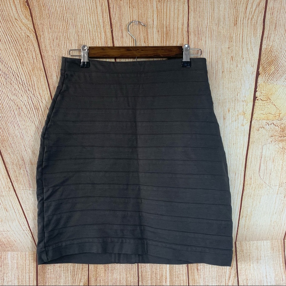 Express Mini Stretchy Pencil Skirt Size 4 Office attire - Picture 3 of 7